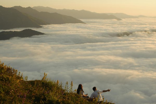 Quels sont les équipements indispensables pour camper en région de pergélisol en été?